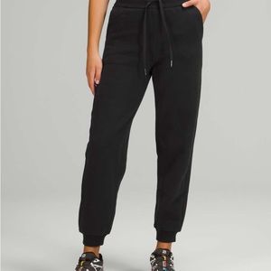 Lululemon Scuba Relaxed High-Rise Jogger
Black